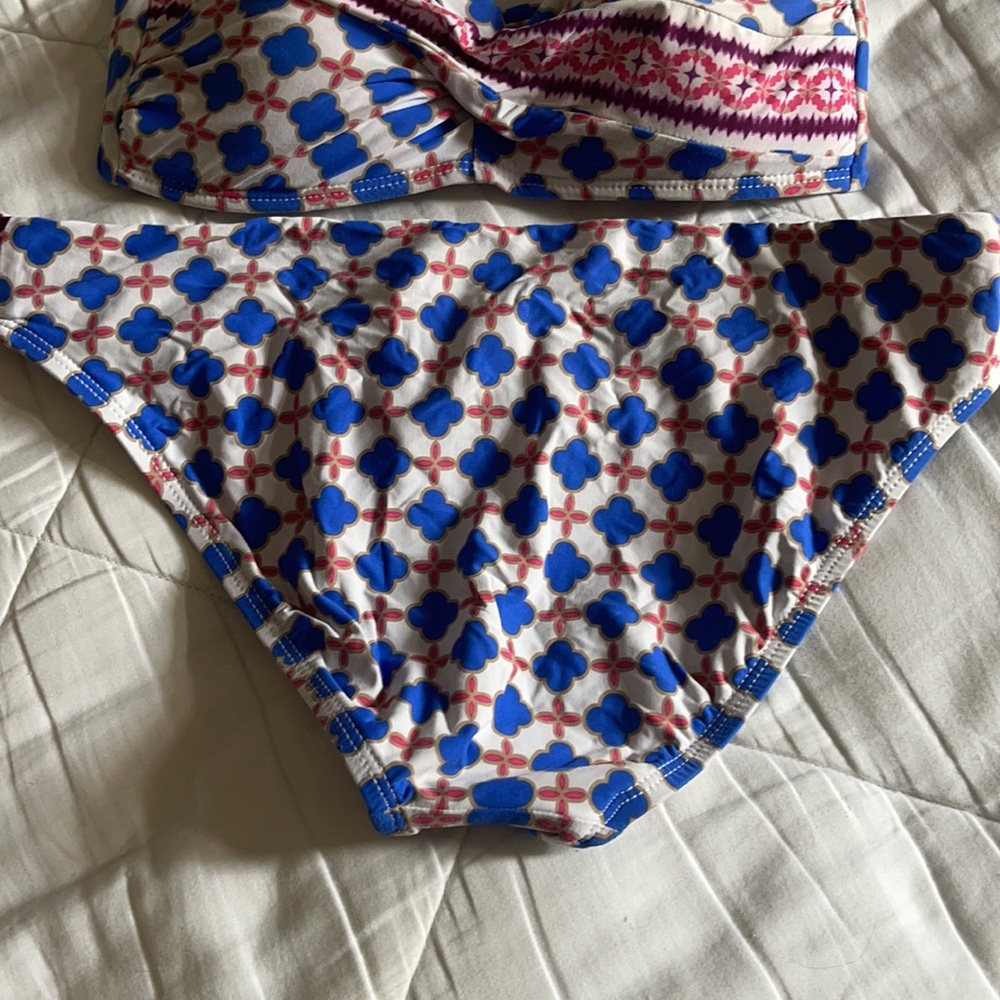 Bikini - Picture 3 of 6